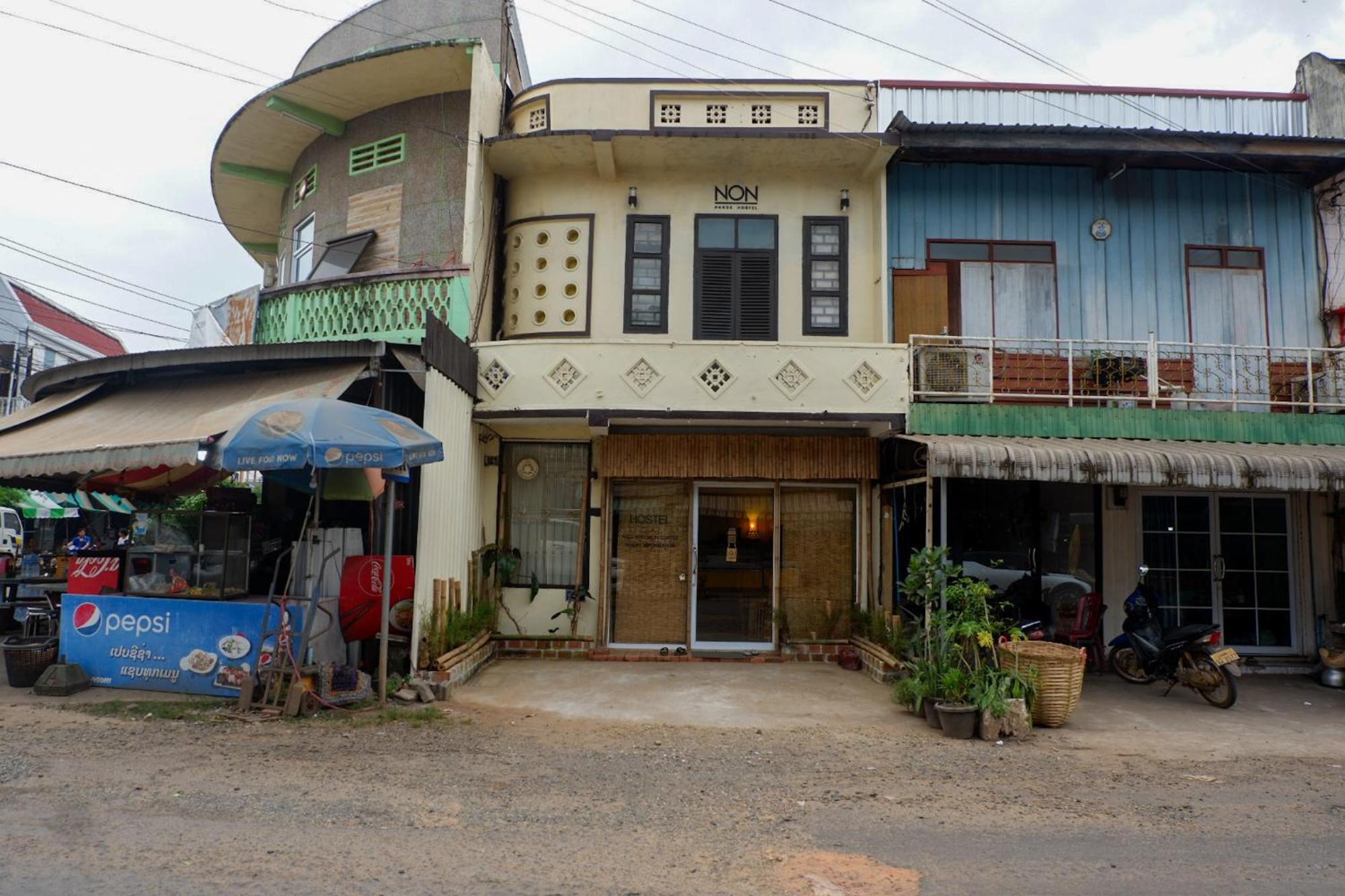 Non Pakse Hostel Exterior photo